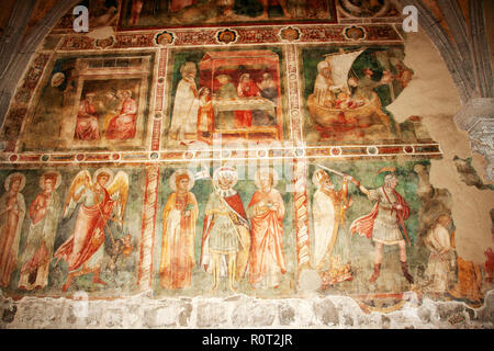 Gli affreschi in stile romanico gotica chiesa di San Flaviano a Montefiascone, Viterbo, Lazio, Italia Foto Stock