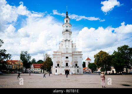 Il Municipio di Kaunas, chiamato anche il White Swan. Kaunas, Contea di Kaunas, Lituania, paesi baltici, Europa. Foto Stock