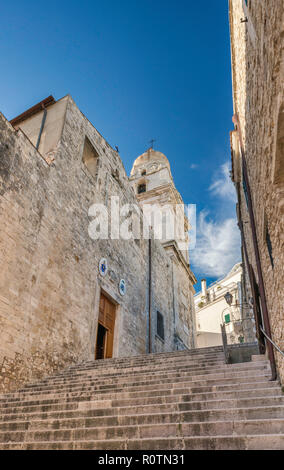 Cattedrale romanico pugliese, XI secolo, in vieste puglia, Italia Foto Stock