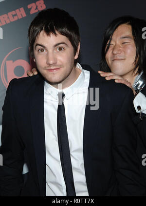 Jim Sturgess e Aaron Yoo - 21 Premiere al Planet Hollywood di Las Vegas. tre quarti il contatto visivo - SturgessJim YooAaro Foto Stock