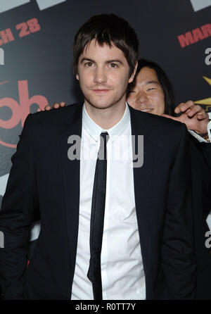 Jim Sturgess e Aaron Yoo - 21 Premiere al Planet Hollywood di Las Vegas. tre quarti il contatto visivo - SturgessJim YooAaron Foto Stock