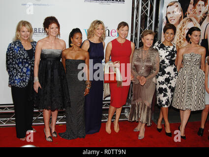 I gatti: Candice Bergen, Debra Messing, Jada Pinkett-Smith, Meg Ryan, Annette Bening, clori leachman, Eva Mendes e Debi Mazur- Le donne Premiere Foto Stock