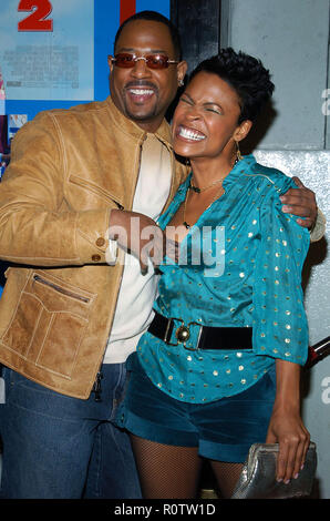 Martin Lawrence e Nia Long arrivando al Grande Mamma's House 2 Premiere al Chinese Theatre di Los Angeles. Gennaio 25, 2006. - Foto Stock