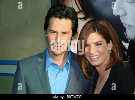 Keanu Reeves e Sandra Bullock arrivando al Lake House Premiere al Arclight Theatre di Los Angeles. Giugno 13, 2006. - 05 ri Foto Stock