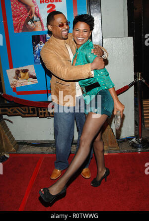 Martin Lawrence e Nia Long arrivando al Grande Mamma's House 2 Premiere al Chinese Theatre di Los Angeles. Gennaio 25, 2006. - Foto Stock