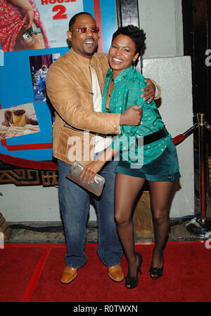 Martin Lawrence e Nia Long arrivando al Grande Mamma's House 2 Premiere al Chinese Theatre di Los Angeles. Gennaio 25, 2006. - Foto Stock