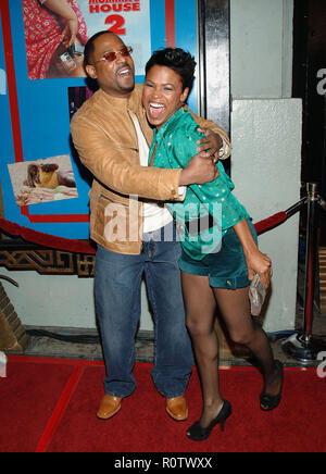 Martin Lawrence e Nia Long arrivando al Grande Mamma's House 2 Premiere al Chinese Theatre di Los Angeles. Gennaio 25, 2006. - Foto Stock