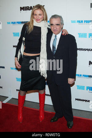 Cameron Diaz e Martin Scorsese arrivando in L.A. Lo screening di: Gangs of New York presso il direttore Guild of America Theatre di Los Angeles. Dicembre Foto Stock