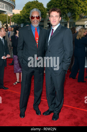 Morgan Freeman e Ben Affleck arrivando a ' la somma di tutte le paure ' premiere al Mann Village/Bruin Theatre di Los Angeles. Il 29 maggio 2002. Foto Stock