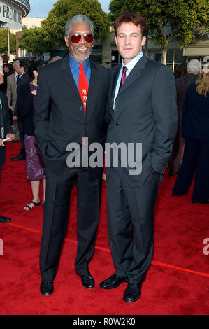 Morgan Freeman e Ben Affleck arrivando a ' la somma di tutte le paure ' premiere al Mann Village/Bruin Theatre di Los Angeles. Il 29 maggio 2002. Foto Stock