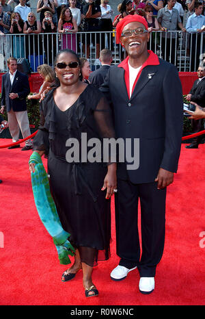 Samuel Jackson e moglie LaTanya Richardson arrivando alla decima edizione ESPY Awards al Kodak Theatre di Los Angeles. Luglio 10, 2002. - Foto Stock