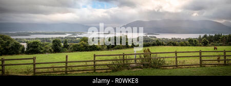 Viste del Lough Leane oltre Mahony punto, Parco Nazionale di Killarney, Irlanda, Europa Foto Stock