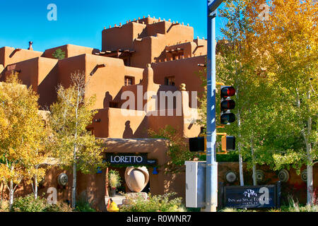 La Loretto Inn and Spa all'angolo della vecchia Santa Fe Trail a Santa Fe, New Mexico, NEGLI STATI UNITI Foto Stock