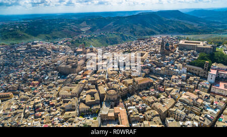 Antenna. Caltagirone è una città e comune della città metropolitana di Catania, sull'isola di Sicilia, Italia meridionale. Foto Stock