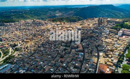 Antenna. Caltagirone è una città e comune della città metropolitana di Catania, sull'isola di Sicilia, Italia meridionale. Foto Stock