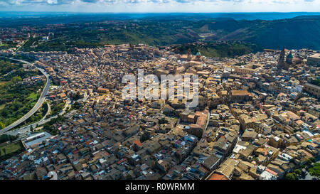 Antenna. Caltagirone è una città e comune della città metropolitana di Catania, sull'isola di Sicilia, Italia meridionale. Foto Stock