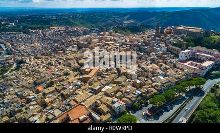 Antenna. Caltagirone è una città e comune della città metropolitana di Catania, sull'isola di Sicilia, Italia meridionale. Foto Stock