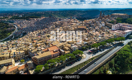 Antenna. Caltagirone è una città e comune della città metropolitana di Catania, sull'isola di Sicilia, Italia meridionale. Foto Stock