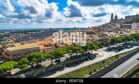 Antenna. Caltagirone è una città e comune della città metropolitana di Catania, sull'isola di Sicilia, Italia meridionale. Foto Stock