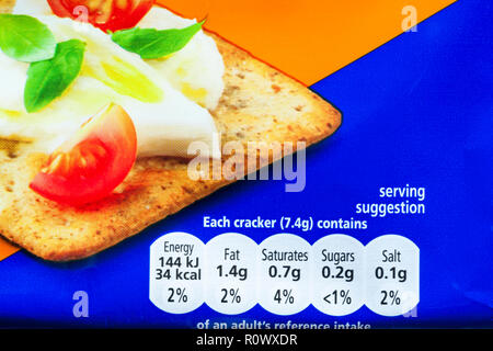 Informazioni nutrizionali sul pacchetto di Jacobs Krackawheat croccante di frumento e segale cracker Foto Stock