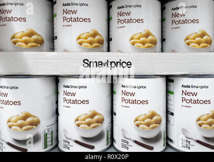 Adsa Prezzo intelligente, basso valore, prezzo conveniente, patate novelle. Supermercato Asda. REGNO UNITO Foto Stock