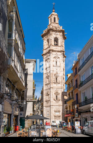 La Chiesa di Santa Caterina la torre dalla Plaça de Santa Caterina nella città vecchia, Valencia, Spagna Foto Stock