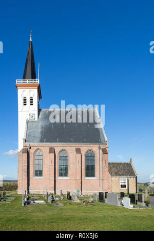 Chiesa olandese riformata (Hervormde Kerk) in Den Hoorn olandese sul isola di Texel, costruito nel XV secolo. Foto Stock