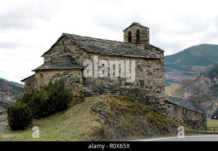 La chiesa romanica di Sant Serni de Nagol, costruito nel 1050. Sant Julia de Loria, comunità di Andorra. 11esimo secolo. Foto Stock