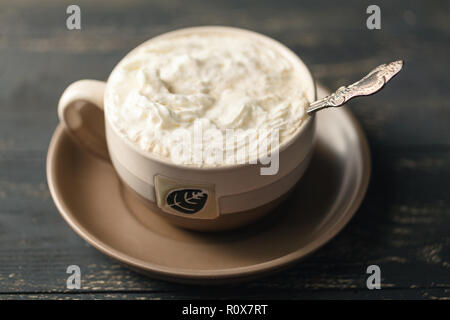 Il frappuccino caffè, tazza di caffè con panna, Italiano deliziosa bevanda Foto Stock