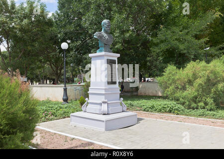 Evpatoria, Crimea, Russia - Luglio 1, 2018: Monumento a imperatore Nicola II sulla Tereshkova terrapieno nella città di Evpatoria, Crimea Foto Stock