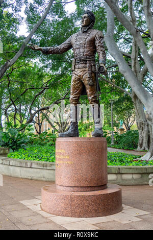 Statua di bronzo di Governatore Lachlan Macquarie all'entrata di Hyde Park Sydney NSW Australia. Foto Stock