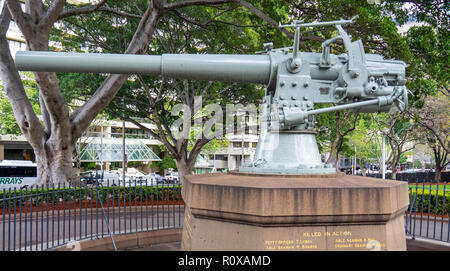 HMAS Sydney 1 - SMS Emden Memorial, o pistola di Emden Guerra Mondiale 1 Storico e distintivo in Hyde Park Sydney NSW Australia. Foto Stock