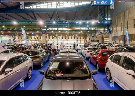 Auto di seconda mano mostra,auto sul display, equo, automobili per la vendita in Malaga, Spagna. Foto Stock