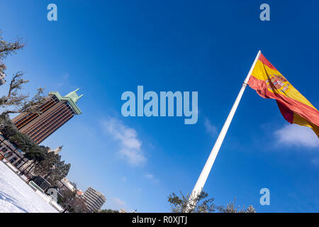 Plaza de Colón, Jardines del Descubrimiento, con le Torri del colon da Antonio Lamela. Madrid, Spagna Foto Stock