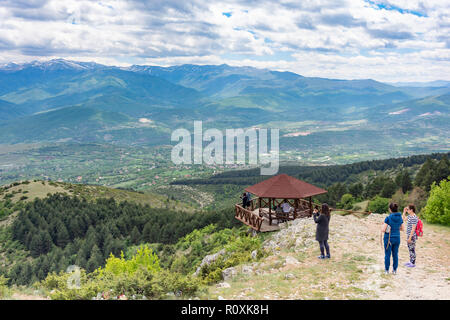 Vista della Valle di Skopje da Vodno Mountain, Skopje, Regione di Skopje, Repubblica di Macedonia del nord Foto Stock