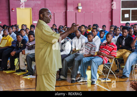 Miami Florida,Overtown,Overtown Youth Center,Summer Career Training Program,Assembly,Student students teen teenager teenagers Black man men maschio Foto Stock