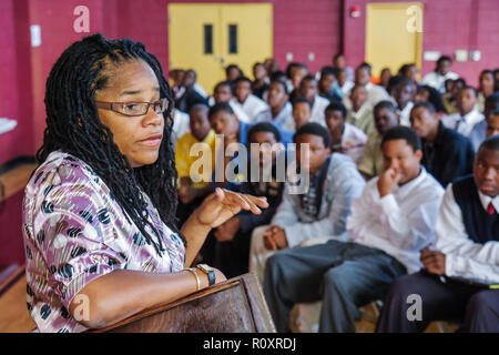 Miami Florida,Overtown,Overtown Youth Center,Summer Career Training Program,Assembly,Student students teen teenager teenagers Black woman female Foto Stock