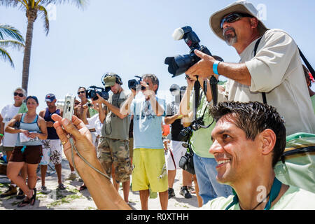 Miami Beach Florida,ECOMB Big Sweep,ambiente,volontariato volontari servizio comunità volontariato lavoratori del lavoro di volontariato,lavoro di squadra che lavorano insieme serv Foto Stock