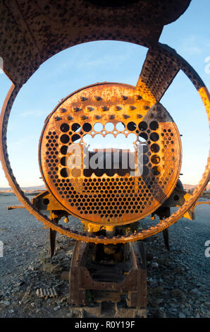 Abbandonati i motori ferroviari presso il Cimitero di treno, Uyuni, Bolivia Foto Stock