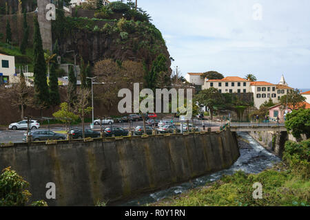 Ponta do Sol village a Madera in un giorno di estate Foto Stock