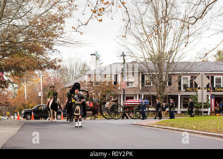 Militari corteo funebre al la parrocchia della Sacra Famiglia a Concord, messa per Medal of Honor destinatario capitano Thomas Hudner. Foto Stock