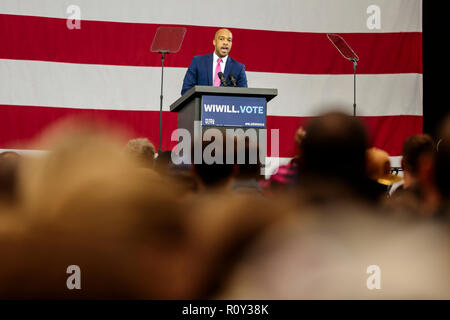 Wisconsin luogotenente governatore candidato Mandela Barnes parla durante una campagna al rally di divisione del nord di alta scuola in Milwaukee, Wisconsin, Foto Stock