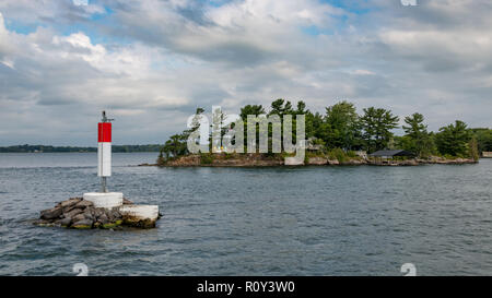 Faro in St Lawrence fluviale, le Mille Isole Foto Stock