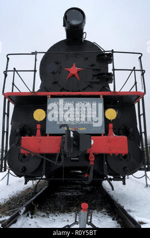 Motore sovietico.L'iscrizione russo "dnovskikh di operai ferroviari è stabilita in onore del rivoluzionario, combattimenti e tradizioni del lavoro". Cit Foto Stock