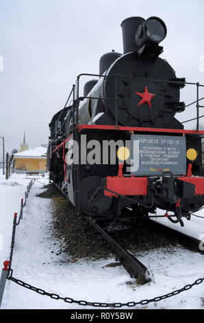 Motore sovietico.L'iscrizione russo "dnovskikh di operai ferroviari è stabilita in onore del rivoluzionario, combattimenti e tradizioni del lavoro". Cit Foto Stock