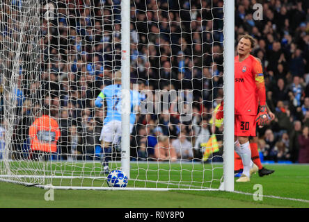 Etihad Stadium, Manchester, Regno Unito. 7 Nov, 2018. UEFA Champions League Football, Manchester City versus Shakhtar Donetsk; David Silva del Manchester City celebra il punteggio obiettivo di apertura del gioco nel tredicesimo minuto, 1-0 a credito della città: Azione Plus sport/Alamy Live News Foto Stock