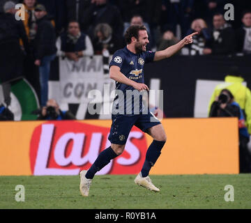 Roma, Italia. 7 Nov, 2018. Il Manchester United Juan Mata celebra il punteggio durante la UEFA Champions League Group H match tra Juventus e Manchester United a Torino, Italia, nov. 7, 2018. La Juventus ha perso 1-2. Credito: Alberto Lingria/Xinhua/Alamy Live News Foto Stock