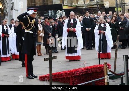 L'Abbazia di Westminster, Londra, Regno Unito. 8 Nov 2018. Immagine in licenza a Ho-Immagini foto agenzia. 08/11/2018. Londra, Regno Unito. Il principe Harry, il Duca di Sussex, al campo del ricordo presso l Abbazia di Westminster a Londra. È il novantesimo anno del campo della Rimembranza e il centenario della fine della Prima Guerra Mondiale. Foto di Stefano Di Bloccaggio / i-Immagini Credito: CORDON PREMERE/Alamy Live News Foto Stock