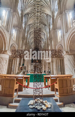 Norwich, Regno Unito. 7 Novembre, 2018. La croce di chiodi - Evensong frequentato dall Arcivescovo di Canterbury e il Vescovo di Norwich, sul tema della riconciliazione in Norwich Cathedral. Credito: Guy Bell/Alamy Live News Foto Stock