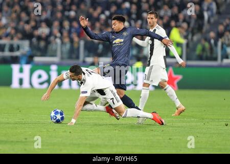 Torino, Italia. 7 Novembre, 2018. Cristiano Ronaldo (Juventus Torino) e Jesse Lingard (Manchester United) durante la UEFA Champions League, Gruppo H partita di calcio tra Juventus e il Manchester United il 7 novembre 2018 a Juventus stadium di Torino, Italia - Photo Laurent Lairys / DPPI Credito: Laurent Lairys/Agence Locevaphotos/Alamy Live News Foto Stock